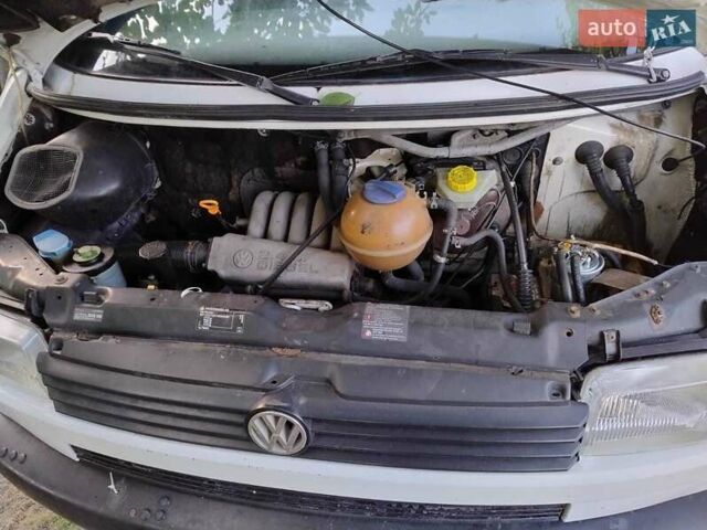 Белый Фольксваген Transporter, объемом двигателя 2.4 л и пробегом 628 тыс. км за 4500 $, фото 1 на Automoto.ua