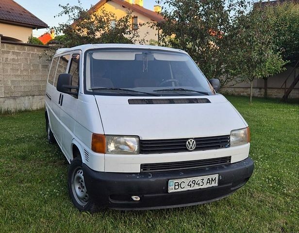 Білий Фольксваген Transporter, об'ємом двигуна 2.5 л та пробігом 680 тис. км за 4800 $, фото 1 на Automoto.ua