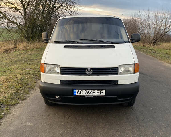 Белый Фольксваген Transporter, объемом двигателя 1.9 л и пробегом 300 тыс. км за 4750 $, фото 1 на Automoto.ua