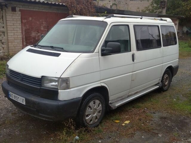 Білий Фольксваген Transporter, об'ємом двигуна 2.5 л та пробігом 350 тис. км за 4797 $, фото 1 на Automoto.ua