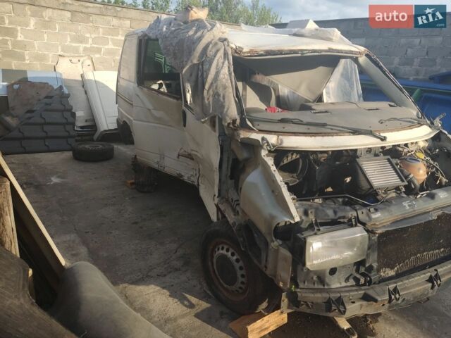 Белый Фольксваген Transporter, объемом двигателя 1.9 л и пробегом 200 тыс. км за 1100 $, фото 1 на Automoto.ua