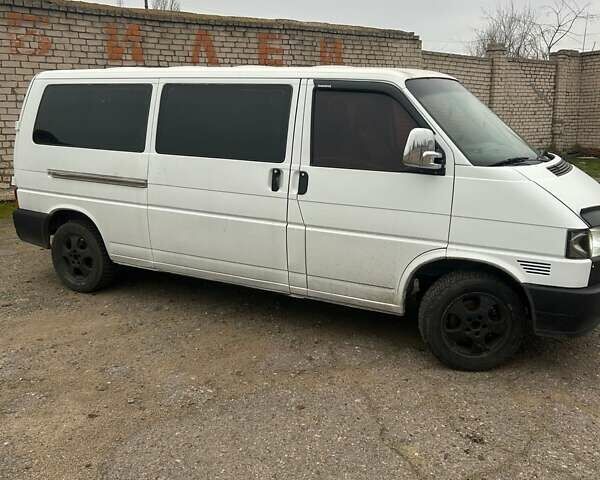 Білий Фольксваген Transporter, об'ємом двигуна 2.5 л та пробігом 300 тис. км за 4100 $, фото 1 на Automoto.ua