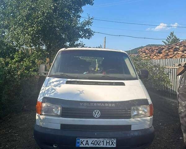 Белый Фольксваген Transporter, объемом двигателя 1.9 л и пробегом 400 тыс. км за 5200 $, фото 1 на Automoto.ua