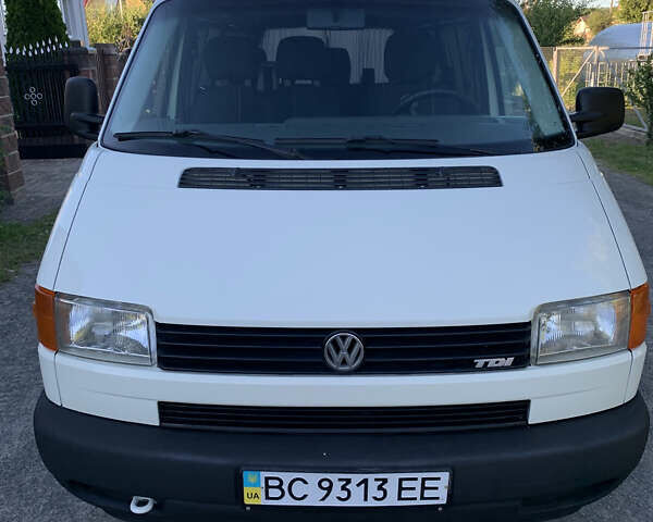 Белый Фольксваген Transporter, объемом двигателя 2.5 л и пробегом 400 тыс. км за 6700 $, фото 1 на Automoto.ua