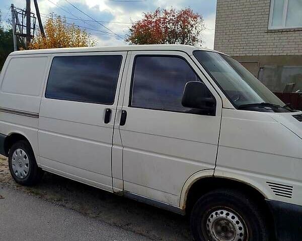 Белый Фольксваген Transporter, объемом двигателя 2.5 л и пробегом 250 тыс. км за 5300 $, фото 1 на Automoto.ua