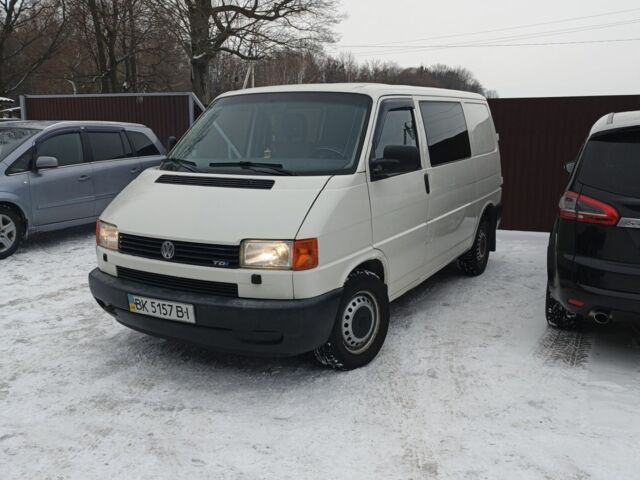 Белый Фольксваген Transporter, объемом двигателя 2 л и пробегом 369 тыс. км за 5900 $, фото 1 на Automoto.ua