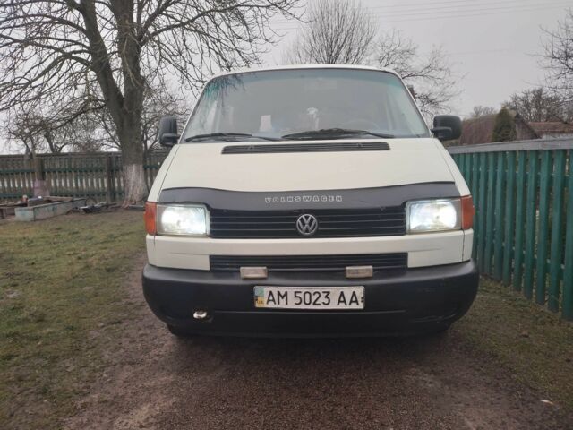 Белый Фольксваген Transporter, объемом двигателя 1.9 л и пробегом 320 тыс. км за 5300 $, фото 1 на Automoto.ua