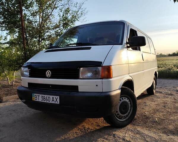 Білий Фольксваген Transporter, об'ємом двигуна 2.4 л та пробігом 300 тис. км за 4500 $, фото 1 на Automoto.ua