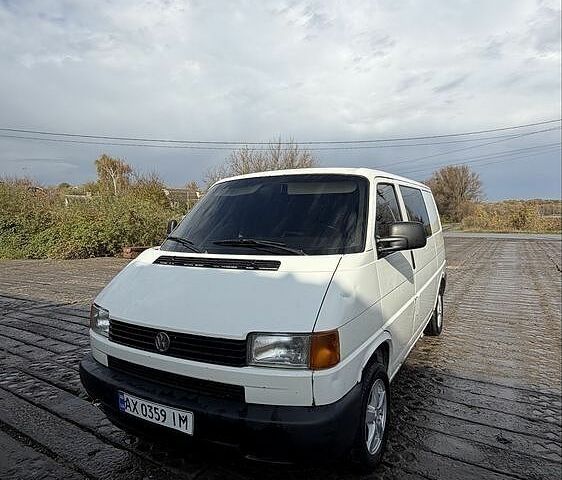 Білий Фольксваген Transporter, об'ємом двигуна 1.9 л та пробігом 300 тис. км за 5005 $, фото 1 на Automoto.ua