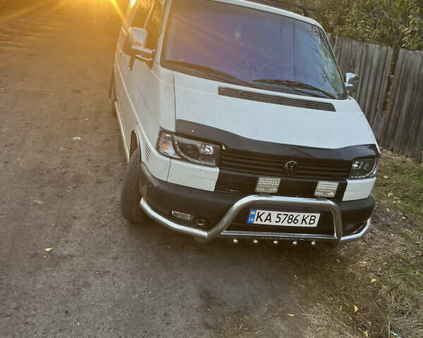 Белый Фольксваген Transporter, объемом двигателя 2.5 л и пробегом 360 тыс. км за 8000 $, фото 1 на Automoto.ua