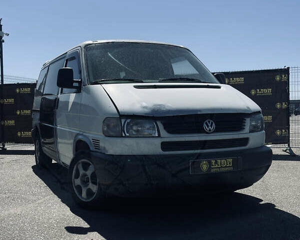 Белый Фольксваген Transporter, объемом двигателя 1.9 л и пробегом 390 тыс. км за 3150 $, фото 1 на Automoto.ua