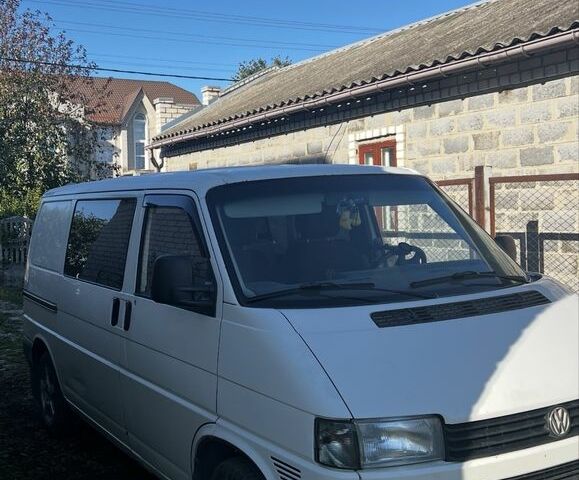 Белый Фольксваген Transporter, объемом двигателя 2.5 л и пробегом 400 тыс. км за 5500 $, фото 1 на Automoto.ua