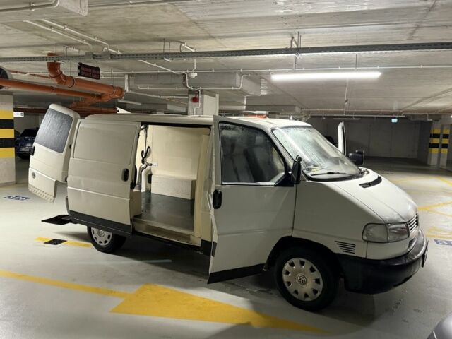 Белый Фольксваген Transporter, объемом двигателя 2.5 л и пробегом 347 тыс. км за 3000 $, фото 1 на Automoto.ua