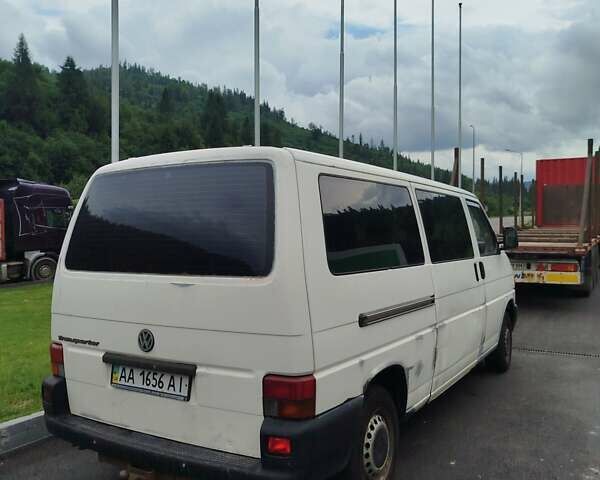 Белый Фольксваген Transporter, объемом двигателя 2.4 л и пробегом 580 тыс. км за 4200 $, фото 1 на Automoto.ua
