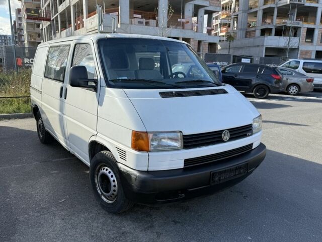 Белый Фольксваген Transporter, объемом двигателя 2.5 л и пробегом 357 тыс. км за 2900 $, фото 1 на Automoto.ua