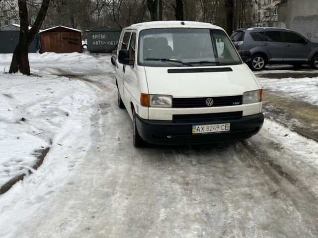 Белый Фольксваген Transporter, объемом двигателя 0 л и пробегом 300 тыс. км за 5500 $, фото 1 на Automoto.ua