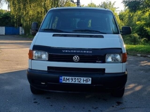 Белый Фольксваген Transporter, объемом двигателя 2.5 л и пробегом 400 тыс. км за 6713 $, фото 1 на Automoto.ua