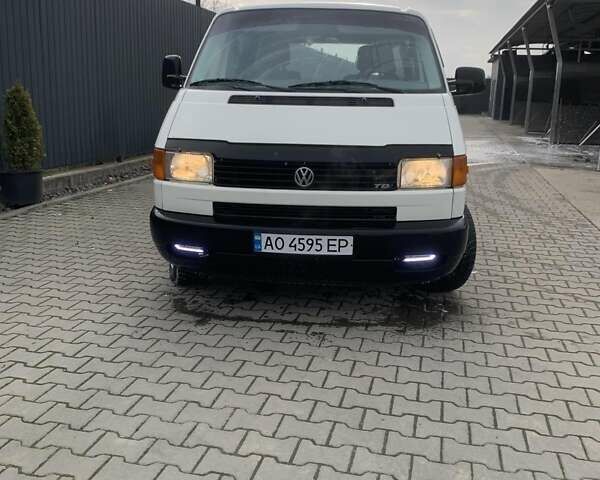 Білий Фольксваген Transporter, об'ємом двигуна 2.5 л та пробігом 330 тис. км за 6200 $, фото 1 на Automoto.ua
