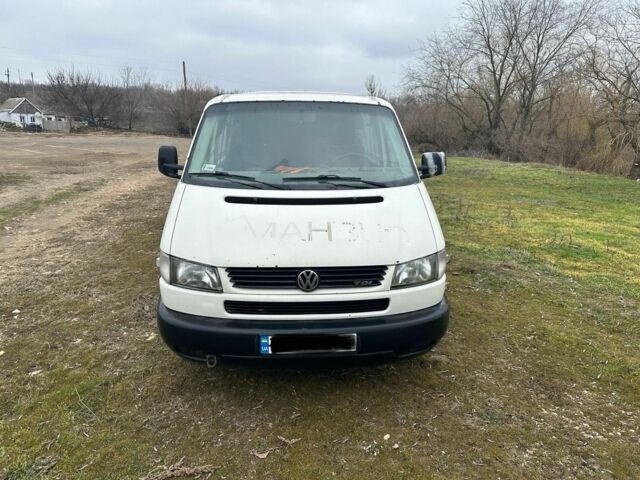 Белый Фольксваген Transporter, объемом двигателя 2.4 л и пробегом 400 тыс. км за 3400 $, фото 1 на Automoto.ua