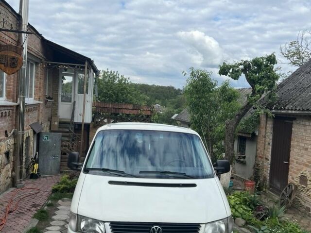 Белый Фольксваген Transporter, объемом двигателя 2.5 л и пробегом 420 тыс. км за 9999 $, фото 1 на Automoto.ua