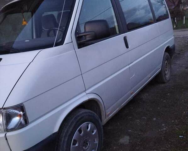 Білий Фольксваген Transporter, об'ємом двигуна 2.5 л та пробігом 380 тис. км за 5400 $, фото 1 на Automoto.ua