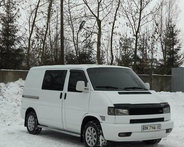 Белый Фольксваген Transporter, объемом двигателя 2.5 л и пробегом 456 тыс. км за 7300 $, фото 1 на Automoto.ua