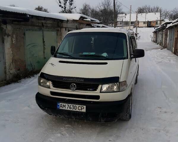 Білий Фольксваген Transporter, об'ємом двигуна 2.5 л та пробігом 280 тис. км за 7200 $, фото 1 на Automoto.ua