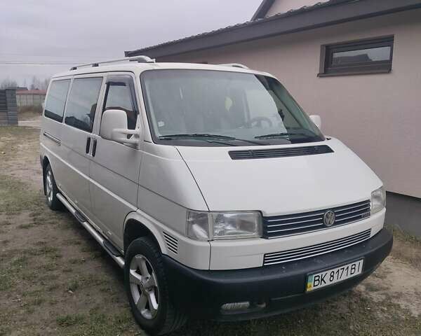 Белый Фольксваген Transporter, объемом двигателя 2.5 л и пробегом 290 тыс. км за 8500 $, фото 1 на Automoto.ua