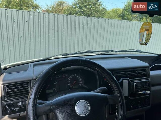 Белый Фольксваген Transporter, объемом двигателя 2.5 л и пробегом 391 тыс. км за 7500 $, фото 1 на Automoto.ua