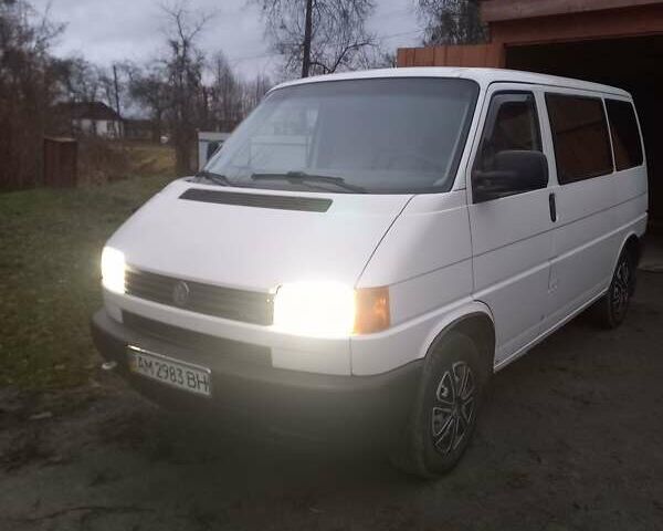 Білий Фольксваген Transporter, об'ємом двигуна 2.5 л та пробігом 500 тис. км за 8200 $, фото 1 на Automoto.ua