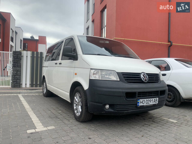 Білий Фольксваген Transporter, об'ємом двигуна 2.46 л та пробігом 372 тис. км за 7800 $, фото 1 на Automoto.ua