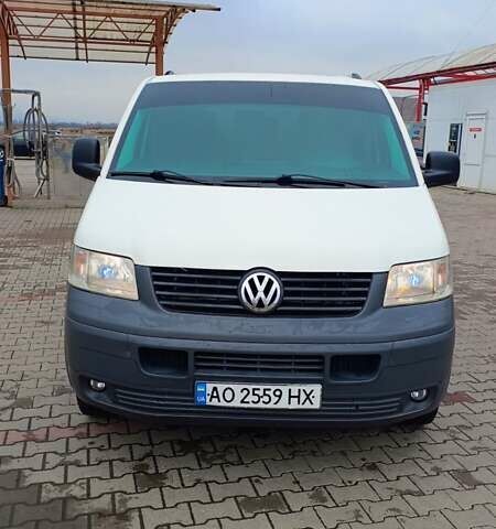 Белый Фольксваген Transporter, объемом двигателя 1.9 л и пробегом 250 тыс. км за 8000 $, фото 1 на Automoto.ua
