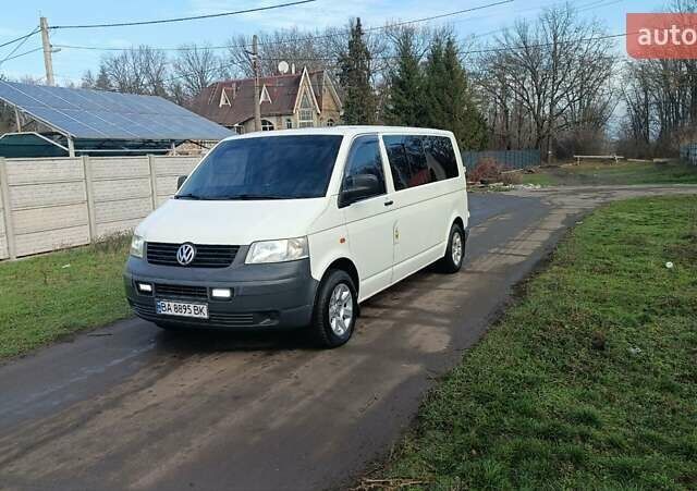 Білий Фольксваген Transporter, об'ємом двигуна 2.5 л та пробігом 320 тис. км за 7700 $, фото 1 на Automoto.ua