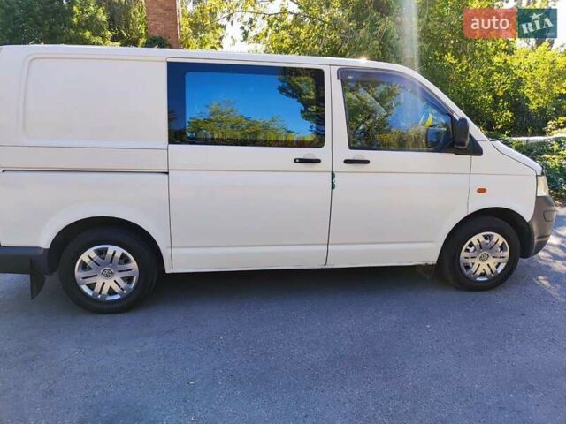 Белый Фольксваген Transporter, объемом двигателя 2.5 л и пробегом 335 тыс. км за 8500 $, фото 1 на Automoto.ua