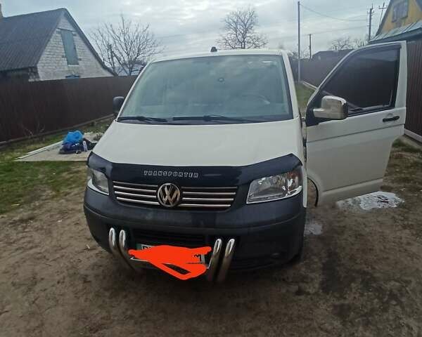 Белый Фольксваген Transporter, объемом двигателя 1.9 л и пробегом 400 тыс. км за 9000 $, фото 1 на Automoto.ua