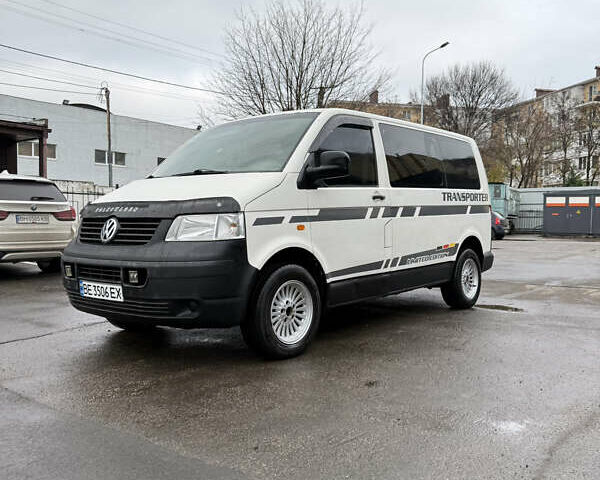 Белый Фольксваген Transporter, объемом двигателя 1.9 л и пробегом 300 тыс. км за 6999 $, фото 1 на Automoto.ua