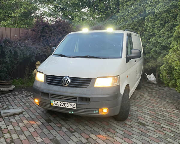 Белый Фольксваген Transporter, объемом двигателя 1.9 л и пробегом 377 тыс. км за 6500 $, фото 1 на Automoto.ua