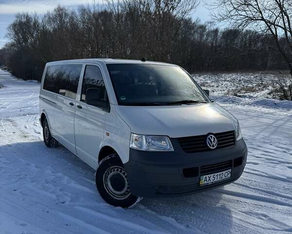 Білий Фольксваген Transporter, об'ємом двигуна 2.5 л та пробігом 300 тис. км за 8500 $, фото 1 на Automoto.ua