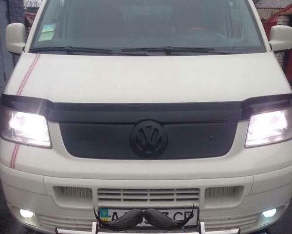 Белый Фольксваген Transporter, объемом двигателя 2.5 л и пробегом 465 тыс. км за 10856 $, фото 1 на Automoto.ua