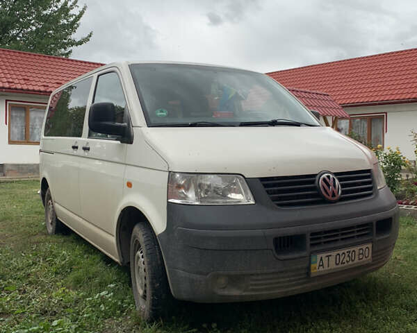 Белый Фольксваген Transporter, объемом двигателя 2.5 л и пробегом 144 тыс. км за 9900 $, фото 1 на Automoto.ua