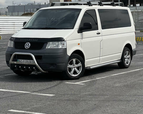 Білий Фольксваген Transporter, об'ємом двигуна 2.5 л та пробігом 370 тис. км за 9000 $, фото 1 на Automoto.ua