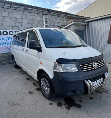 Белый Фольксваген Transporter, объемом двигателя 2.5 л и пробегом 335 тыс. км за 8000 $, фото 1 на Automoto.ua