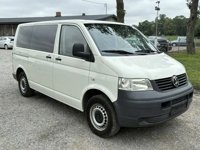 Білий Фольксваген Transporter, об'ємом двигуна 2.5 л та пробігом 217 тис. км за 3399 $, фото 1 на Automoto.ua