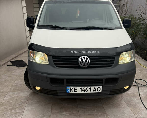 Білий Фольксваген Transporter, об'ємом двигуна 2.5 л та пробігом 274 тис. км за 11500 $, фото 1 на Automoto.ua