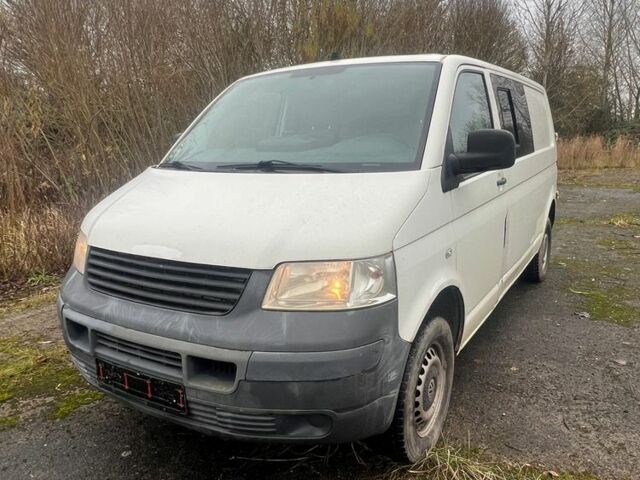 Белый Фольксваген Transporter, объемом двигателя 2.5 л и пробегом 398 тыс. км за 5831 $, фото 1 на Automoto.ua