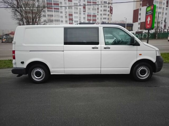 Белый Фольксваген Transporter, объемом двигателя 2.5 л и пробегом 267 тыс. км за 9600 $, фото 1 на Automoto.ua