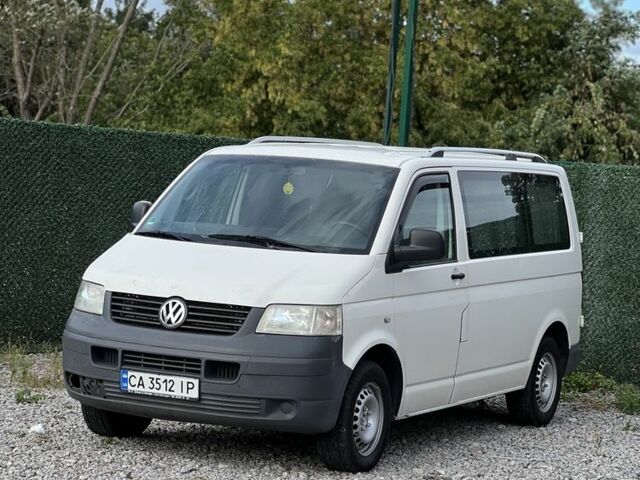Белый Фольксваген Transporter, объемом двигателя 2.5 л и пробегом 400 тыс. км за 5492 $, фото 1 на Automoto.ua