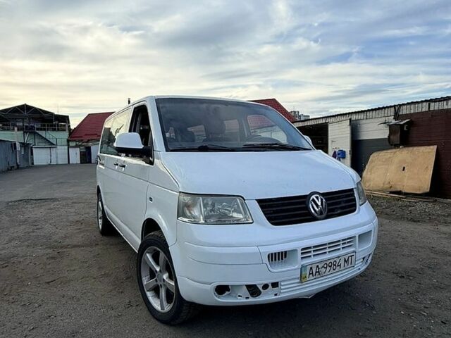 Білий Фольксваген Transporter, об'ємом двигуна 2.5 л та пробігом 350 тис. км за 5800 $, фото 1 на Automoto.ua