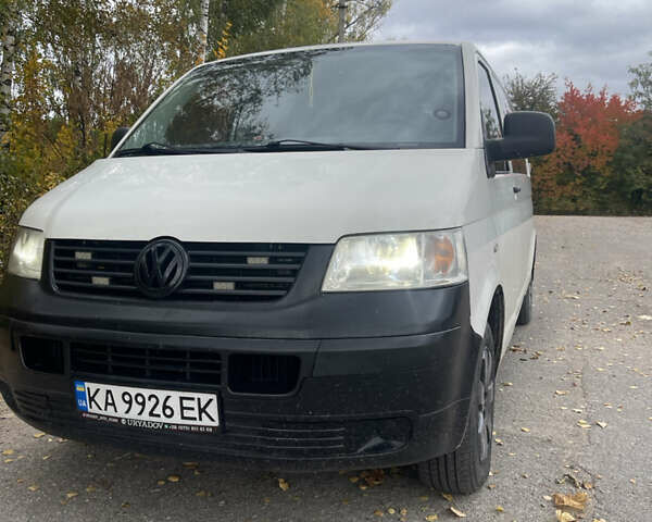 Белый Фольксваген Transporter, объемом двигателя 2.5 л и пробегом 312 тыс. км за 8000 $, фото 1 на Automoto.ua