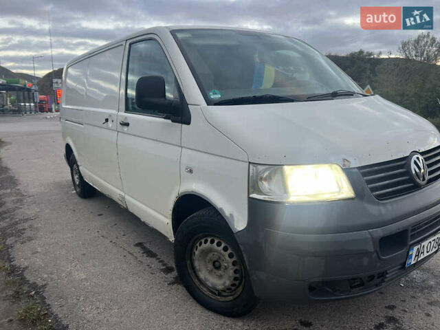 Белый Фольксваген Transporter, объемом двигателя 2.46 л и пробегом 445 тыс. км за 5900 $, фото 1 на Automoto.ua